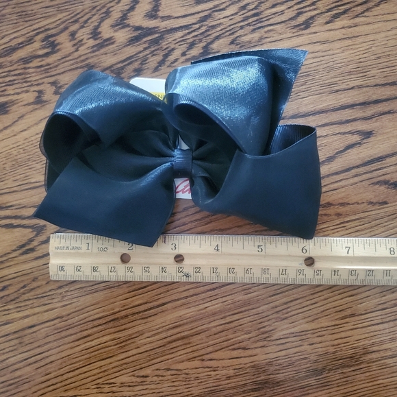 Four clip hairbows. Green,Lt. Teal, Black and Red. - Picture 3 of 6